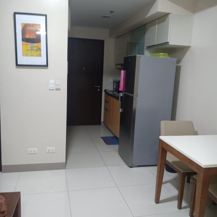 One Uptown Opposite Of Grandhyatt Hotel Manila Taguig City Exterior foto