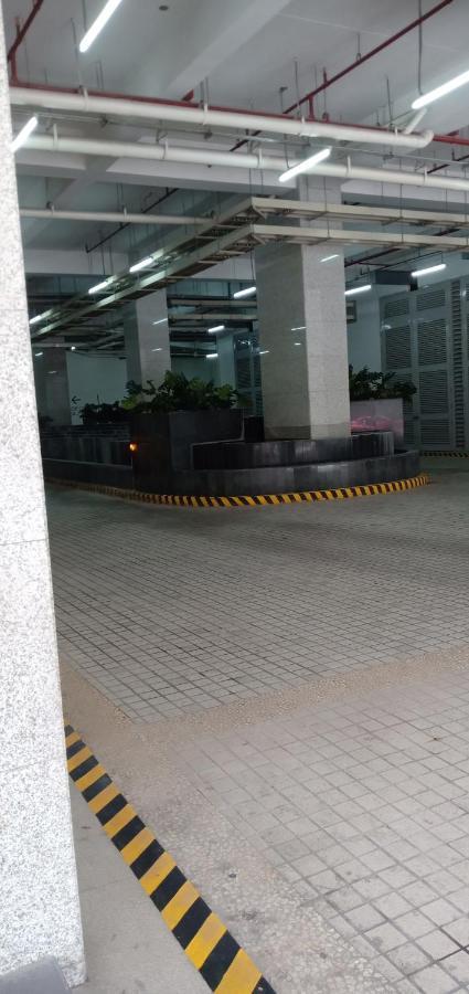 One Uptown Opposite Of Grandhyatt Hotel Manila Taguig City Exterior foto