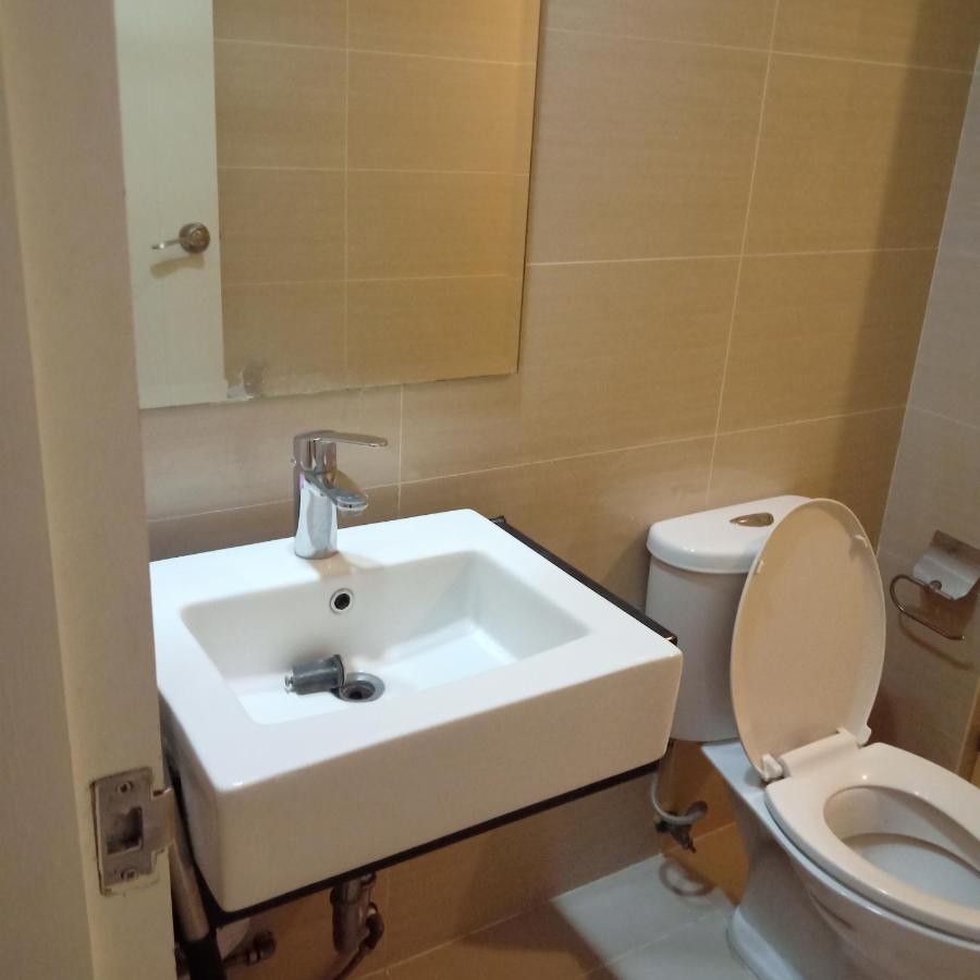 One Uptown Opposite Of Grandhyatt Hotel Manila Taguig City Exterior foto